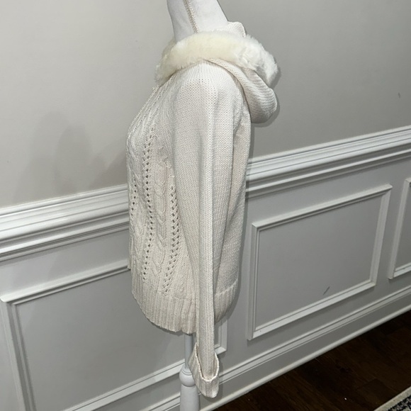 Ann Taylor Loft Knitted White Zip Up w/ Faux Fur hood Sweater Jacket Sz L - Picture 5 of 8